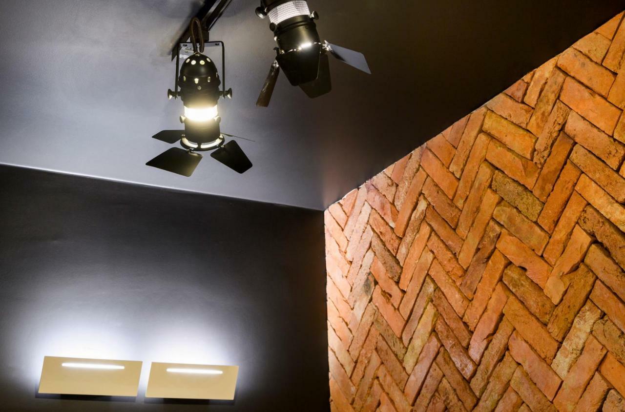 Split Industrial Design Rooms Номер фото