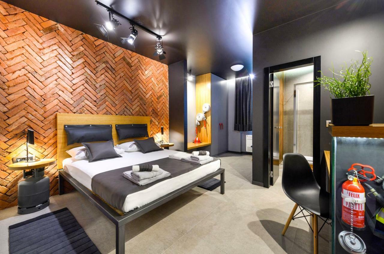 Split Industrial Design Rooms Экстерьер фото