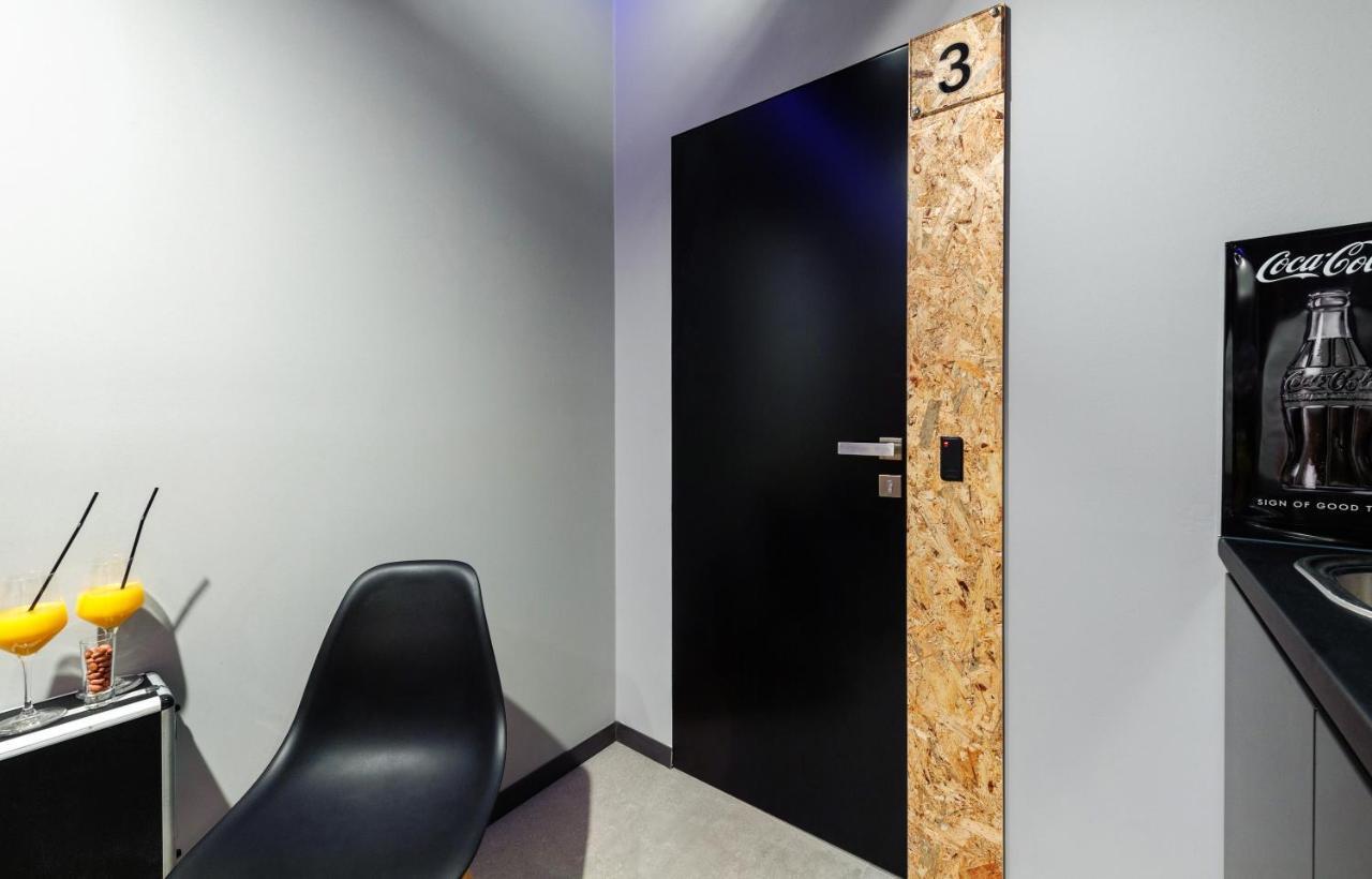 Split Industrial Design Rooms Экстерьер фото